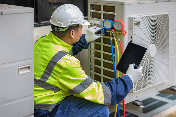 Professional Hvac technician working in Alliance, OH
